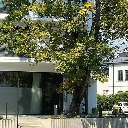 Vynimocny S Parkovanim V Centre Banskej Bystrice * Banská Bystrica